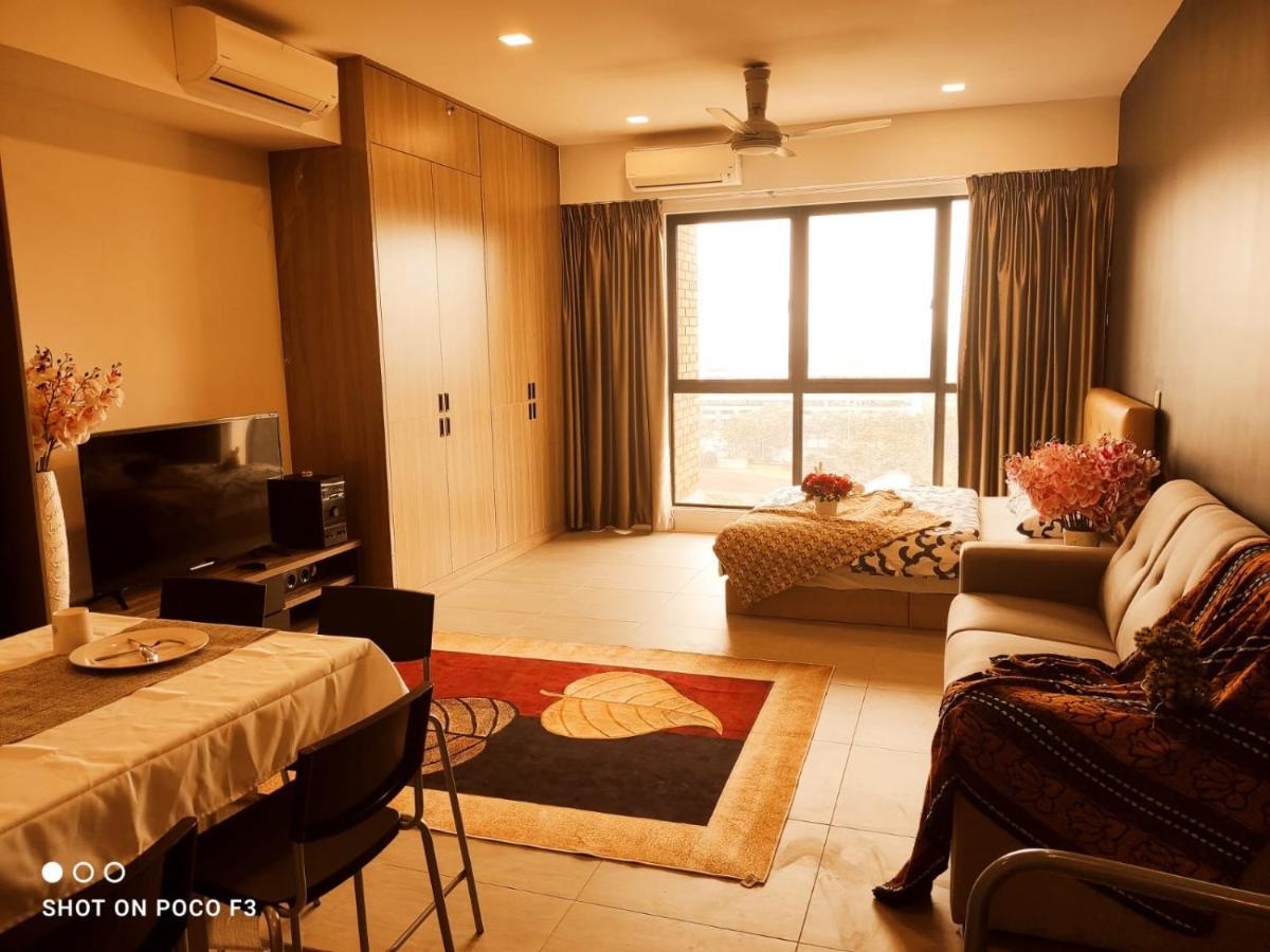 Cozy Unit- Bell Suites- Horizon Suites- Wifi- Netflix- Parking Swimming Pool- Klia Sepang Exterior foto